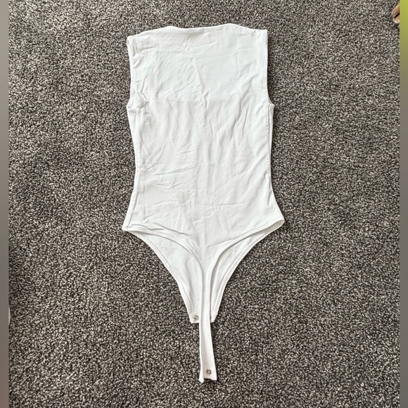 COPY - Aritzia Contour bodysuit - Picture 2 of 5